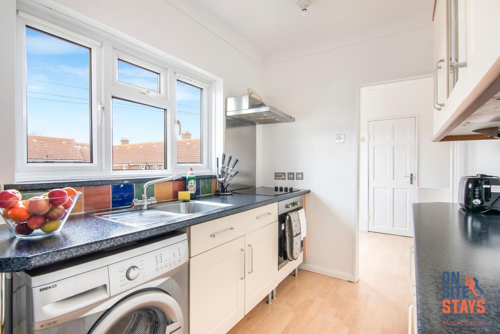 Onsitestays - Cosy 2-Bedroom Apartment With Private Entrance & Long Stay Prices Gravesend Exterior photo